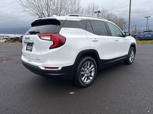 Used 2024 GMC Terrain SLT image 7