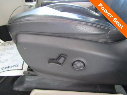 Used 2022 Chrysler Pacifica Touring-L image 6