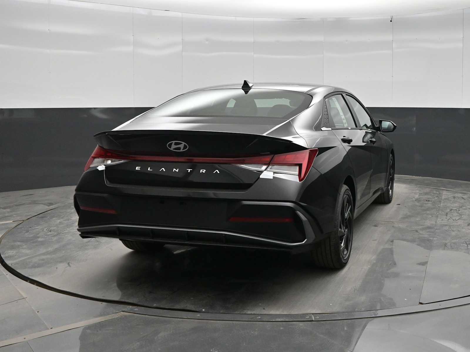 New 2026 Hyundai Elantra SEL Sport Premium FWD image 6