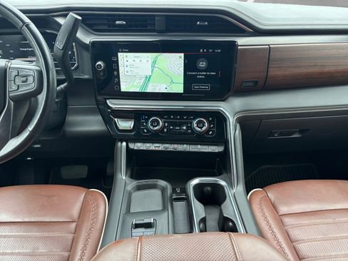 Used 2024 GMC Sierra 2500 Denali Ultimate image 3