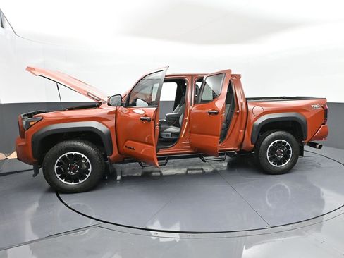 Certified 2025 Toyota Tacoma TRD Off-Road image 50