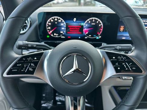 Used 2025 Mercedes-Benz GLA 250 4MATIC image 28