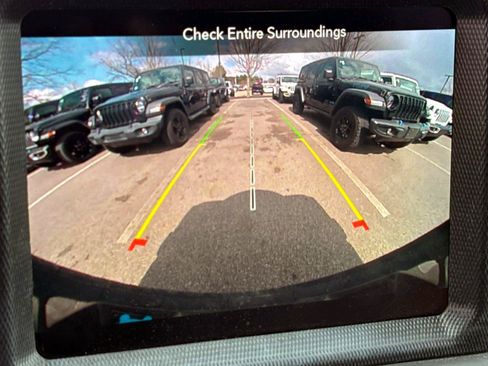 Used 2023 Jeep Wrangler Unlimited Sahara w/ Cold Weather Group AWD/4WD image 20