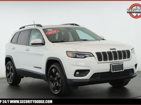 Used 2019 Jeep Cherokee Latitude Plus AWD/4WD image 1