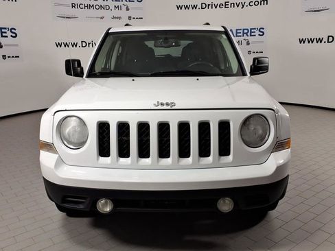 Used 2014 Jeep Patriot Latitude FWD image 2