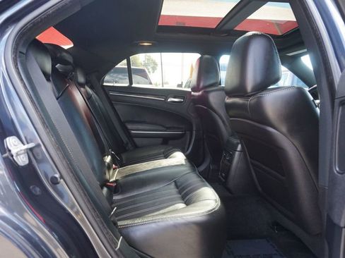 Used 2018 Chrysler 300 S w/ 300S Premium Group RWD image 18