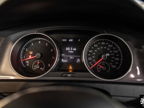 Used 2017 Volkswagen Golf Alltrack S image 23