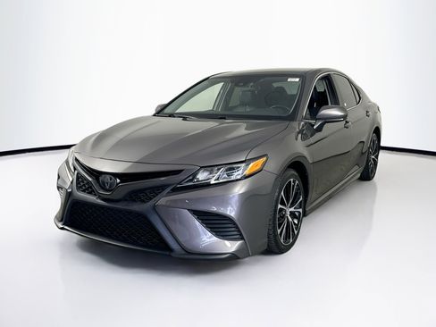 Used 2019 Toyota Camry SE FWD image 1