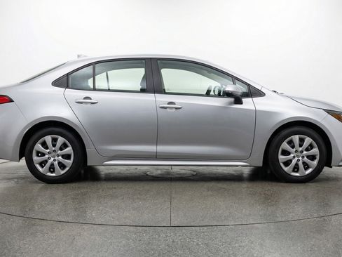 Used 2025 Toyota Corolla LE FWD image 11