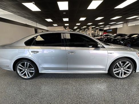 Used 2018 Volkswagen Passat 2.0T R-Line w/ R-Line Lighting Package FWD image 6
