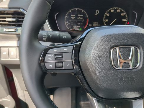 New 2025 Honda Pilot Touring image 32