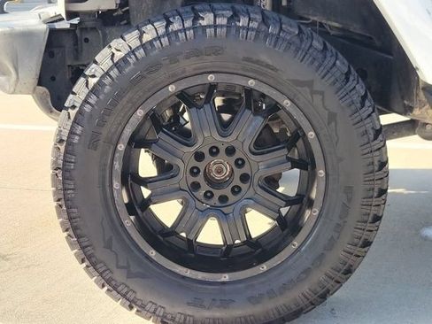 Used 2016 Jeep Wrangler Unlimited Sahara w/ Connectivity Group AWD/4WD image 10
