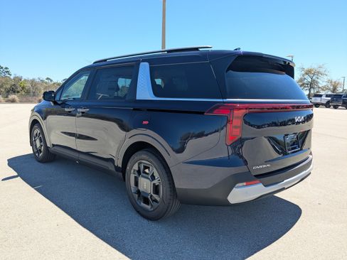 New 2026 Kia Carnival EX FWD image 7