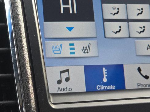 Used 2018 Ford Taurus SHO image 16