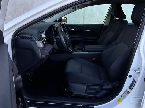 Used 2025 Toyota Camry LE image 9