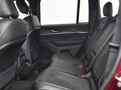 New 2026 Jeep Grand Cherokee Altitude image 8