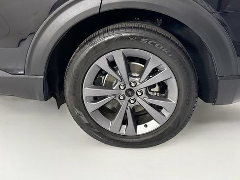 Used 2023 Ford Explorer XLT w/ Equipment Group 202A RWD image 31