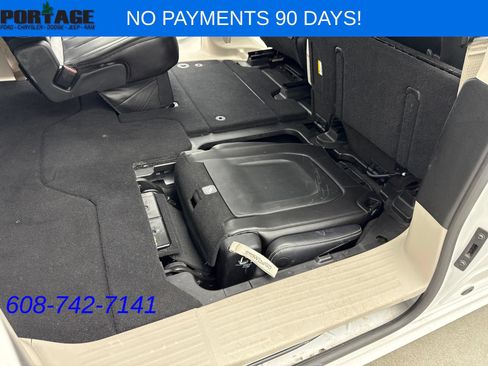Used 2023 Chrysler Pacifica Touring-L FWD image 38