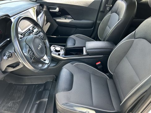 Used 2022 Kia Niro EX w/ Cold Weather Package FWD image 17