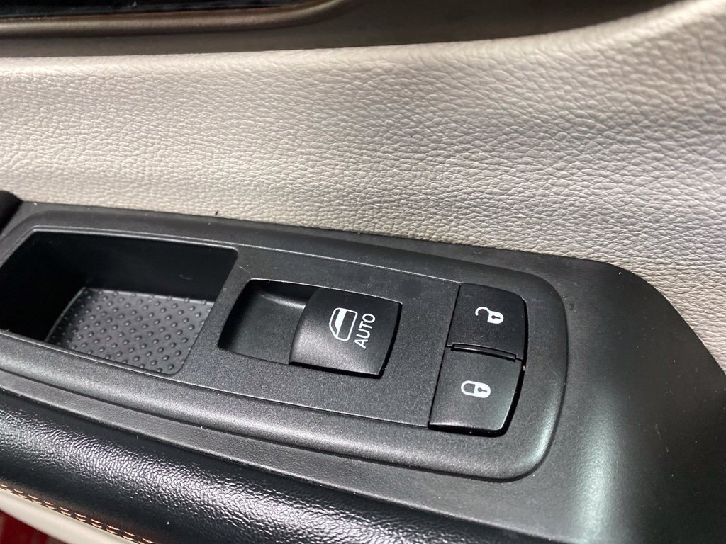 Used 2017 Chrysler Pacifica Touring Plus w/ Tire & Wheel Group FWD image 19