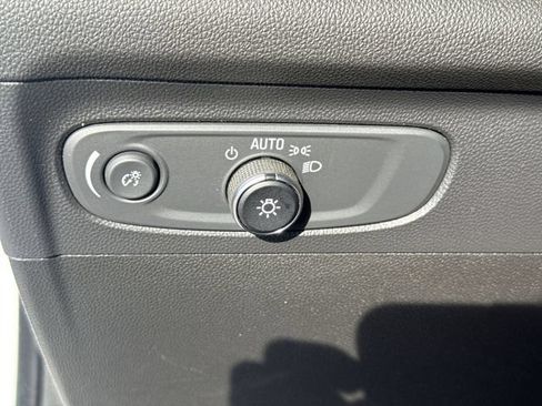 Used 2021 Buick Envision Essence w/ Sport Touring Package FWD image 17