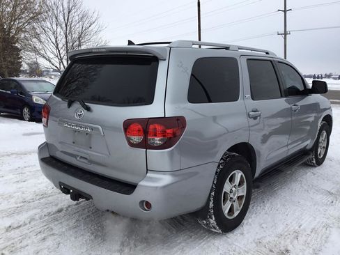 Used 2019 Toyota Sequoia SR5 image 5