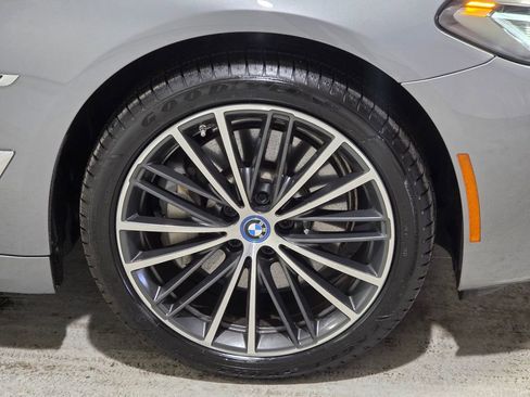 Used 2023 BMW 530e xDrive w/ Premium Package image 14