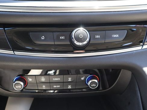 Used 2024 Buick Enclave Essence image 27