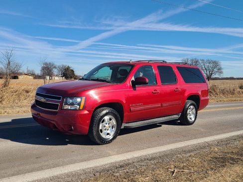 Used 2013 Chevrolet Suburban LT w/ Luxury Package image 2