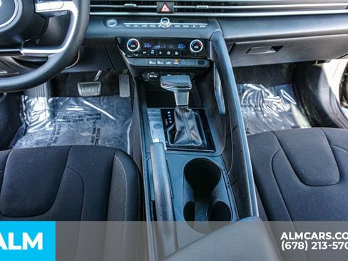 Used 2024 Hyundai Elantra SEL FWD image 39
