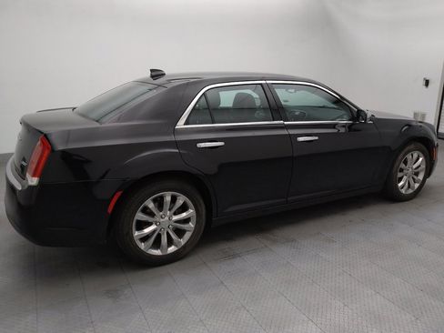 Used 2018 Chrysler 300 Limited AWD/4WD image 10