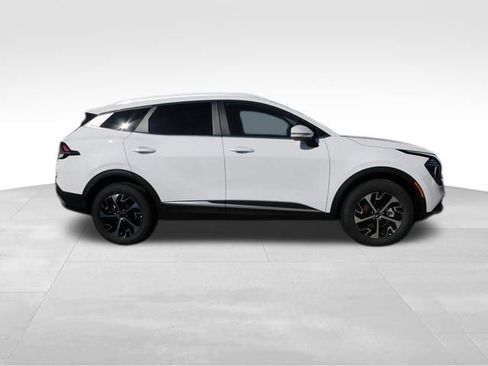 Used 2025 Kia Sportage EX image 9