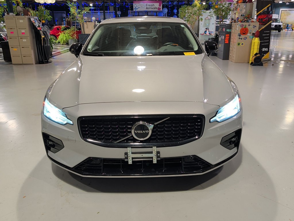 Used 2025 Volvo S60 B5 Core AWD/4WD image 9
