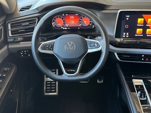 New 2025 Volkswagen Atlas Peak Edition SE image 11