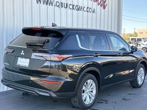 Used 2025 Mitsubishi Outlander ES image 36
