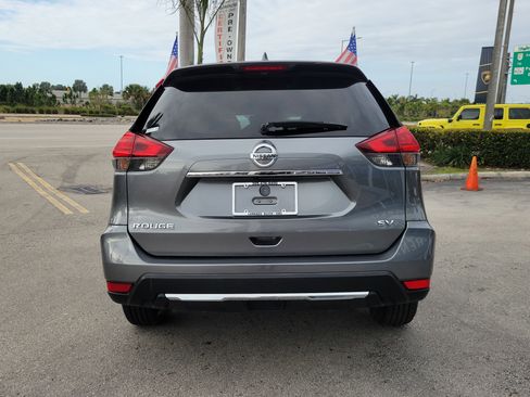 Used 2017 Nissan Rogue SV image 6