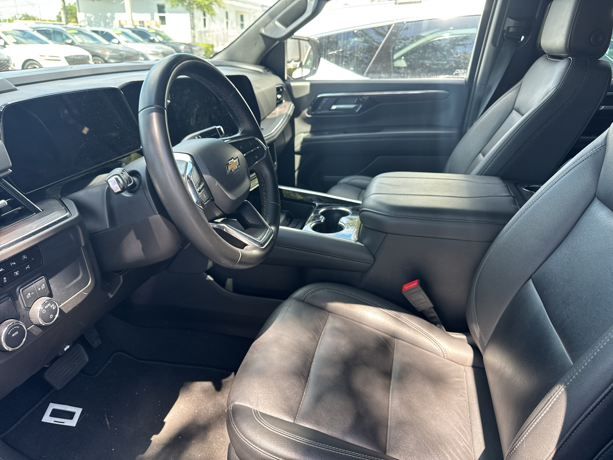 Used 2025 Chevrolet Tahoe LT RWD image 8