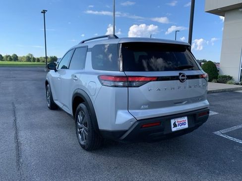 Used 2024 Nissan Pathfinder SV image 7