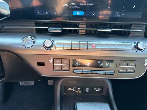 Certified 2025 Hyundai Kona SEL image 30