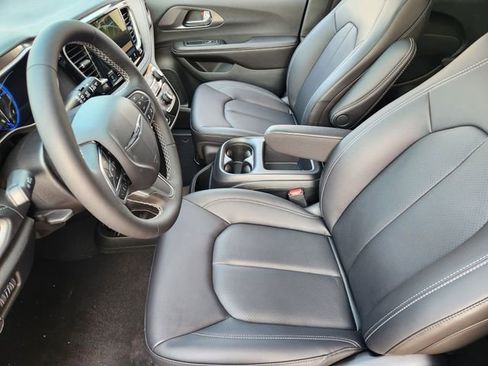 New 2026 Chrysler Pacifica Select image 8
