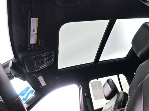 Used 2024 Jeep Grand Cherokee Limited w/ Luxury Tech Group II image 18