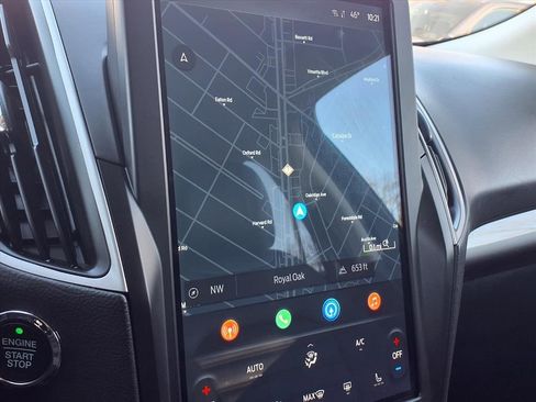 Used 2024 Ford Edge SEL image 9