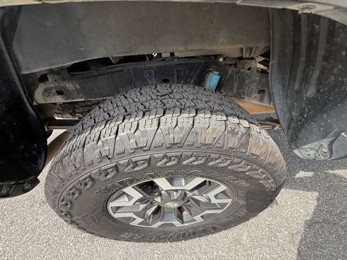 Used 2021 Toyota Tacoma TRD Off-Road image 29