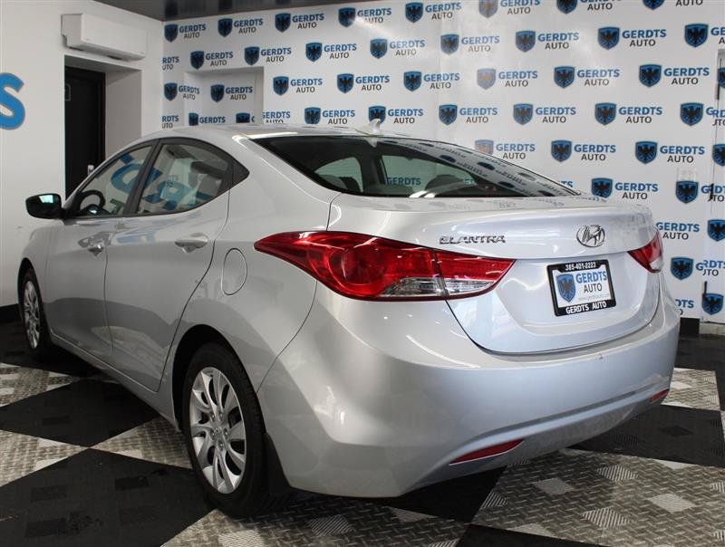 Used 2013 Hyundai Elantra GLS FWD image 2