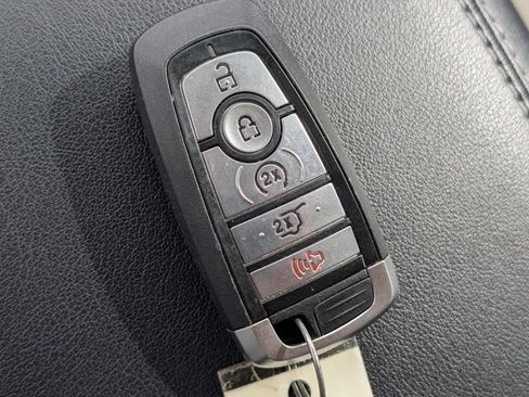 Used 2022 Ford Edge Titanium AWD/4WD image 31