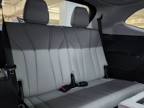 Certified 2024 Acura MDX SH-AWD w/ Technology Package image 23