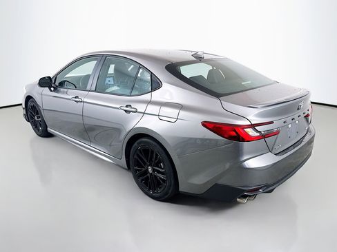 Used 2025 Toyota Camry SE image 5