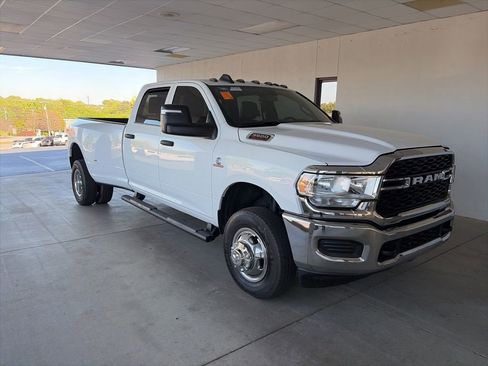Used 2024 RAM 3500 Tradesman w/ Chrome Appearance Group image 4
