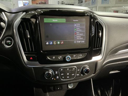 Used 2021 Chevrolet Traverse LT image 28