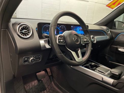 Used 2021 Mercedes-Benz GLB 250 4MATIC image 17